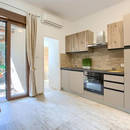 Amphitheater 3+2 Modern Apartment With Terrace, Wifi, Netflix Pula Ngoại thất bức ảnh