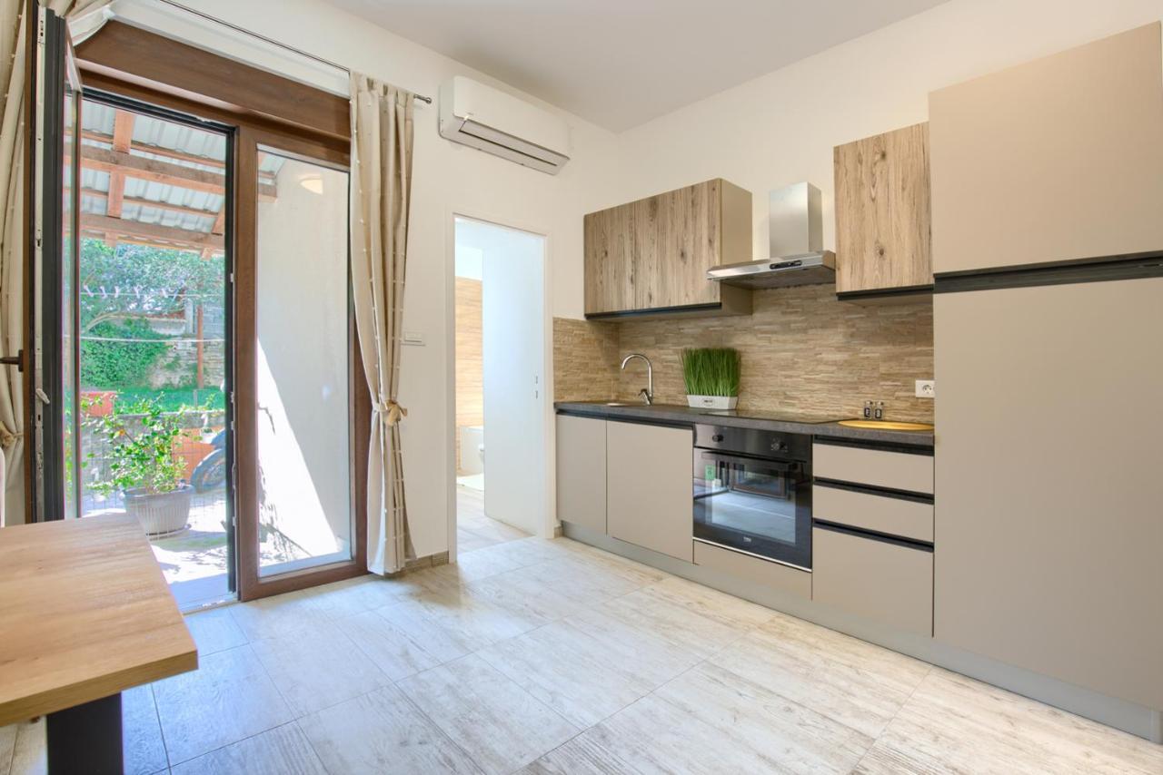 Amphitheater 3+2 Modern Apartment With Terrace, Wifi, Netflix Pula Ngoại thất bức ảnh