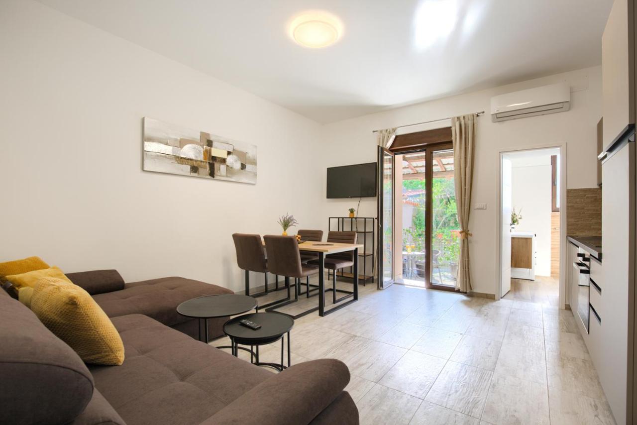 Amphitheater 3+2 Modern Apartment With Terrace, Wifi, Netflix Pula Ngoại thất bức ảnh