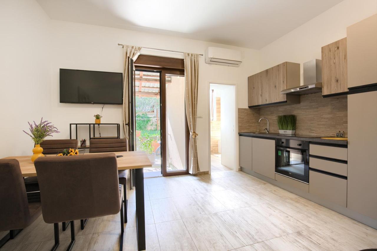 Amphitheater 3+2 Modern Apartment With Terrace, Wifi, Netflix Pula Ngoại thất bức ảnh