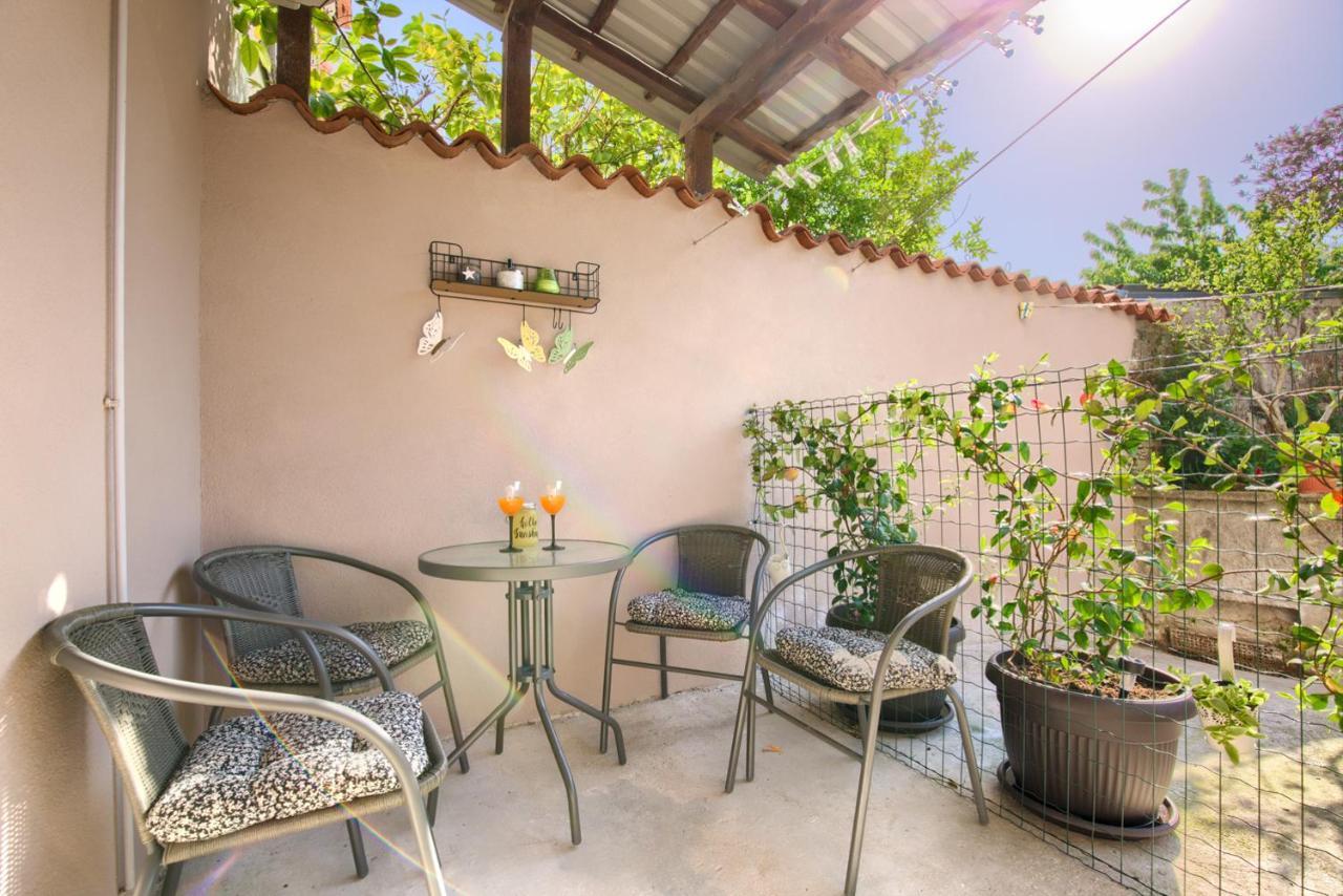 Amphitheater 3+2 Modern Apartment With Terrace, Wifi, Netflix Pula Ngoại thất bức ảnh