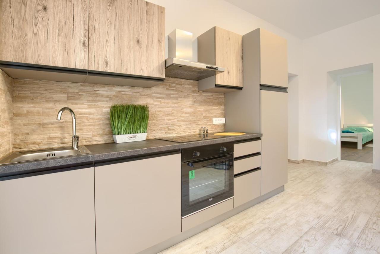 Amphitheater 3+2 Modern Apartment With Terrace, Wifi, Netflix Pula Ngoại thất bức ảnh
