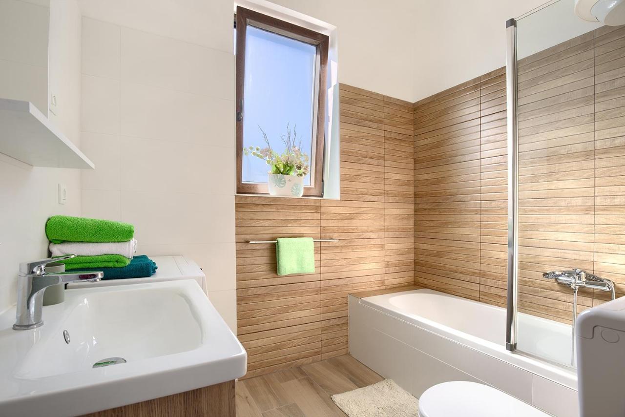 Amphitheater 3+2 Modern Apartment With Terrace, Wifi, Netflix Pula Ngoại thất bức ảnh